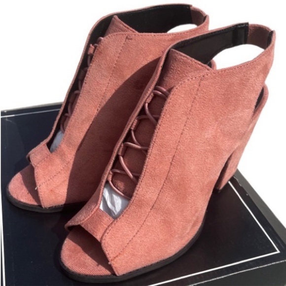 Qupid women’s size 9 light pink all over suede peep toe high heel pumps - Picture 1 of 9